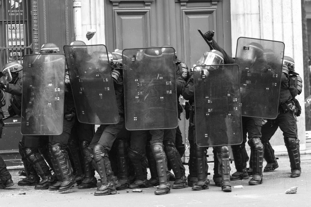 French riot police being attacked with stones | © Christian Martischius